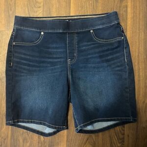 New Directions Size 12R dark denim shorts